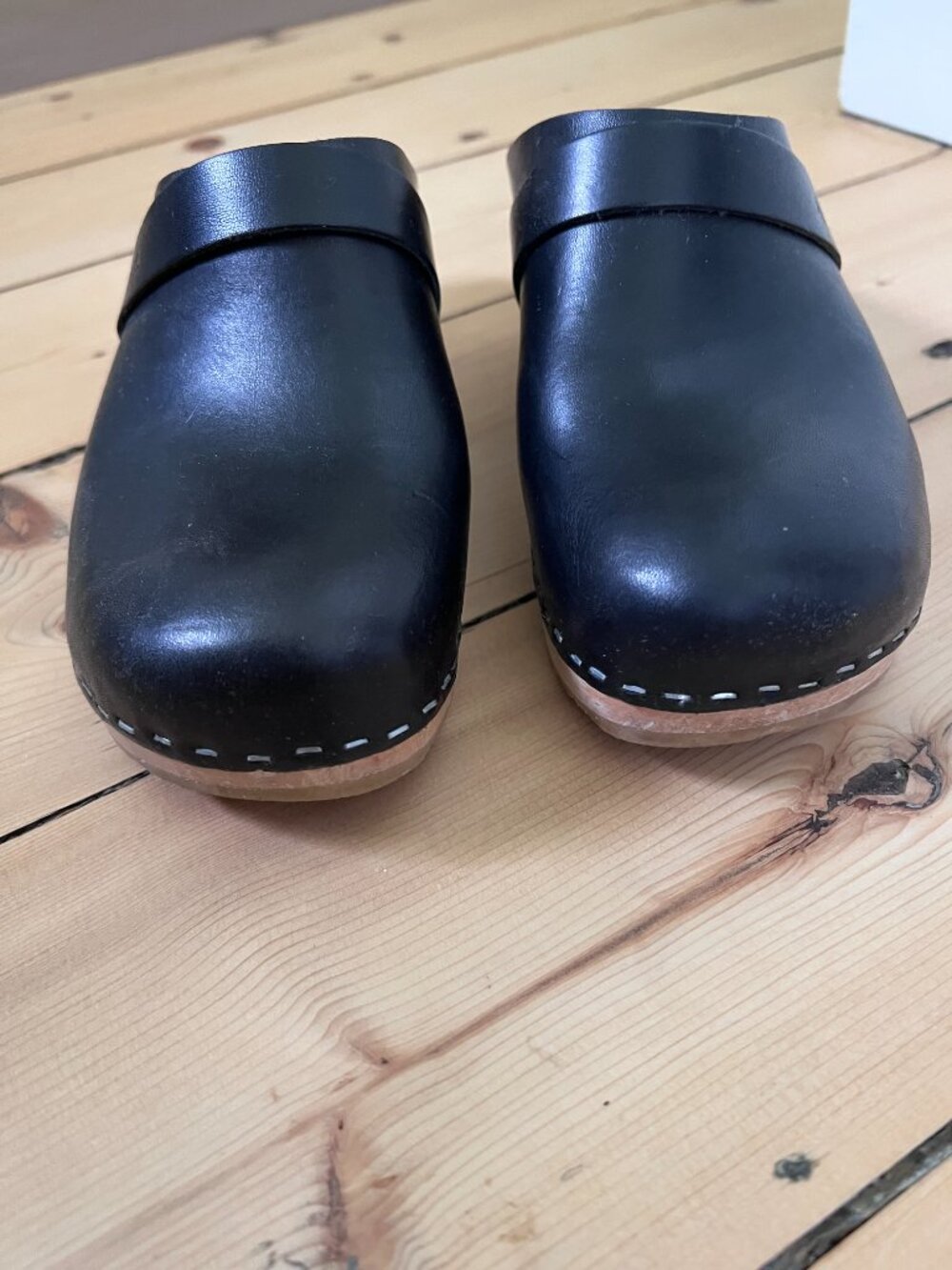 Swedish Hasbeens Black Leather Clogs - Picture 4 of 11